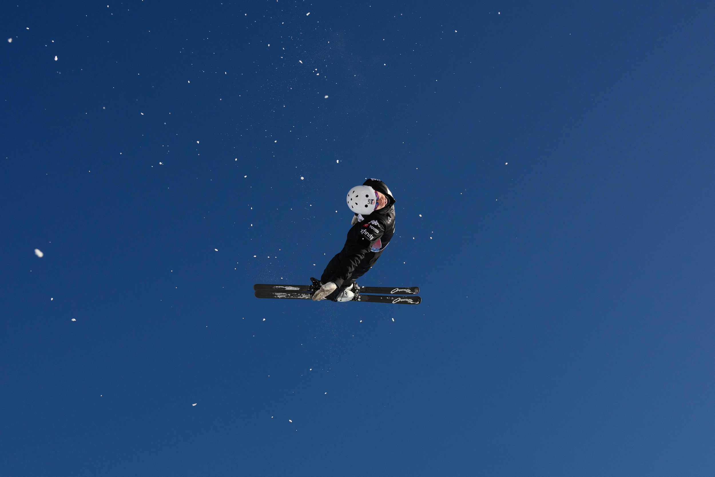 Aerialist inverted in the air