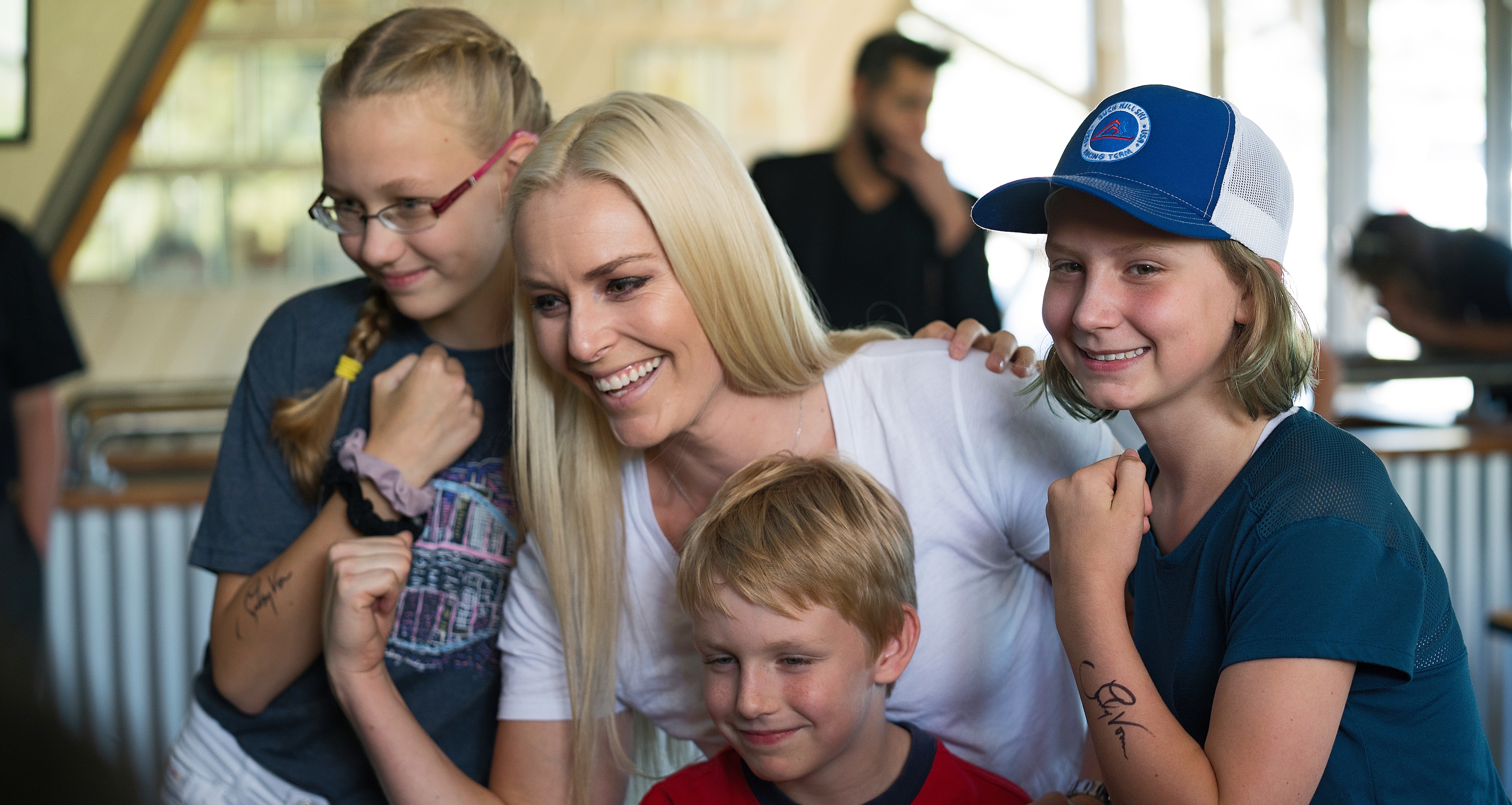 Lindsey poses with fans