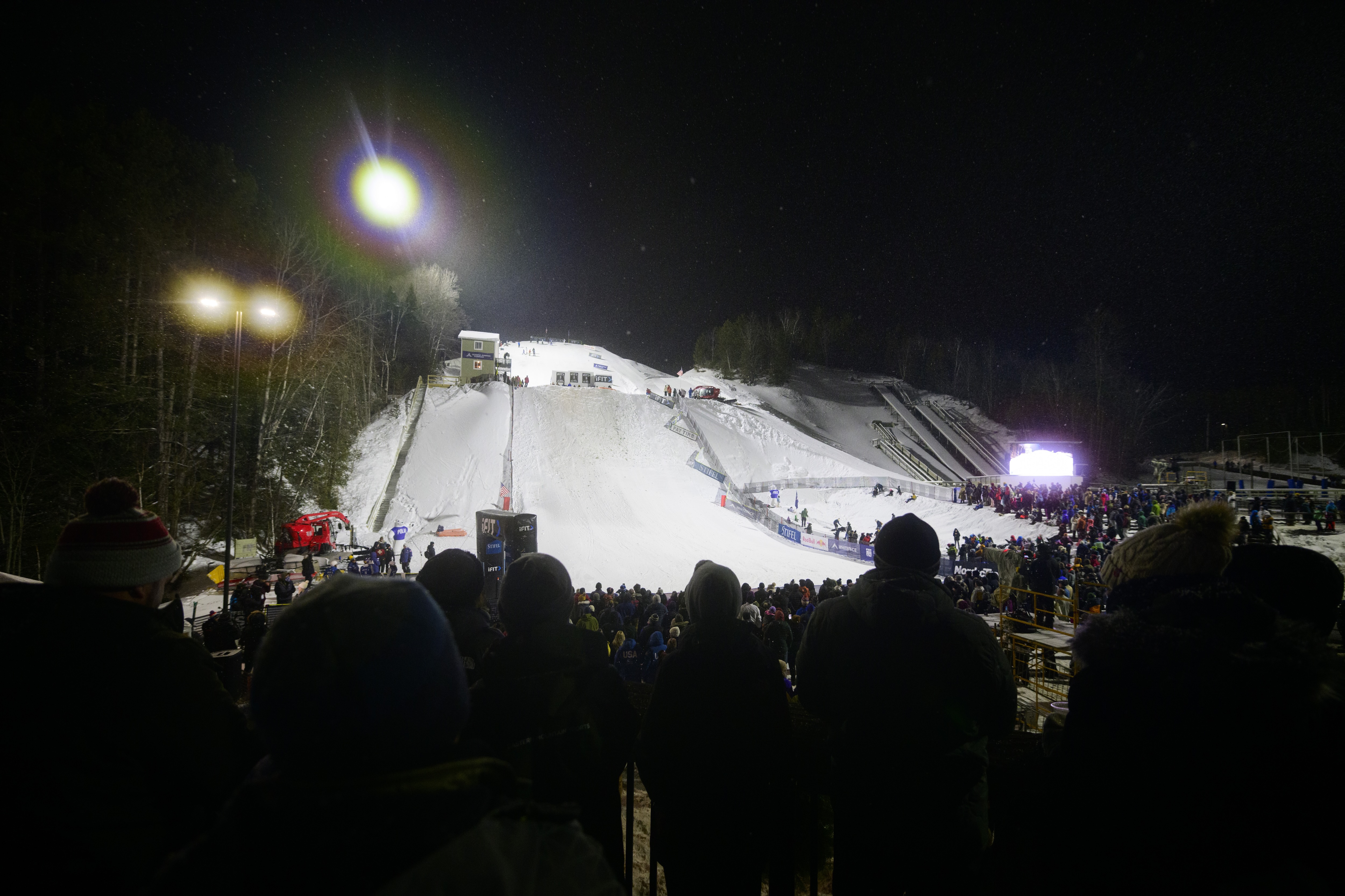 the crowd at the iFIT Freestyle Ski World Cup