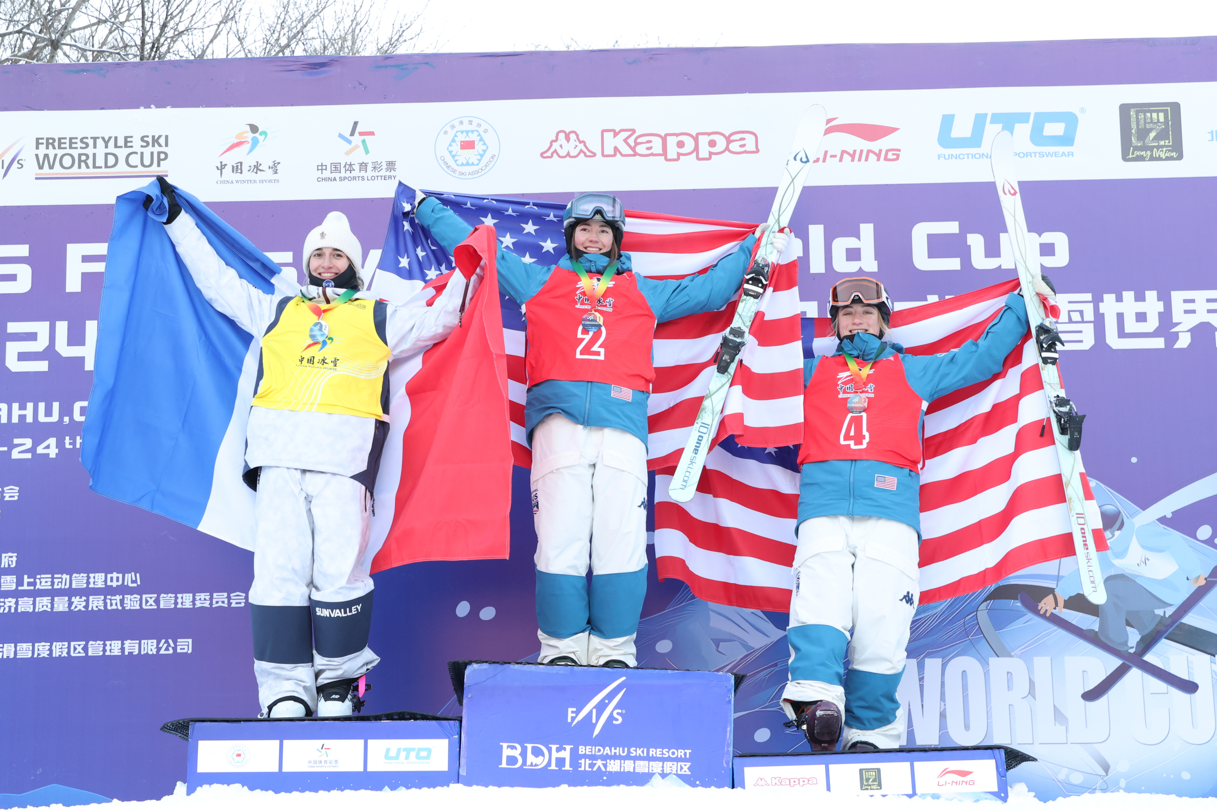 Jaelin Kauf and Olivia Giaccio on the podium in Beidahu