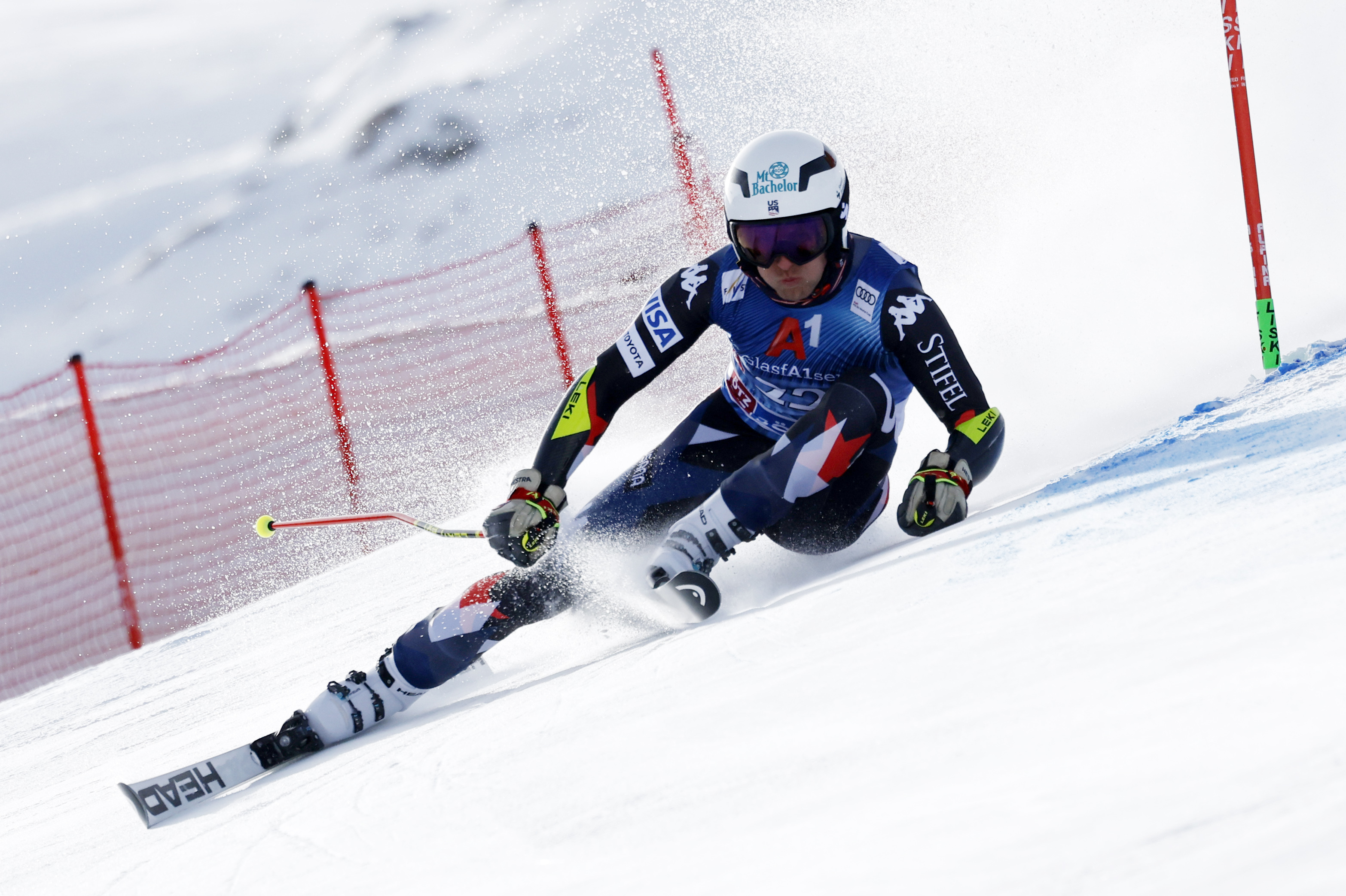 alpine skier