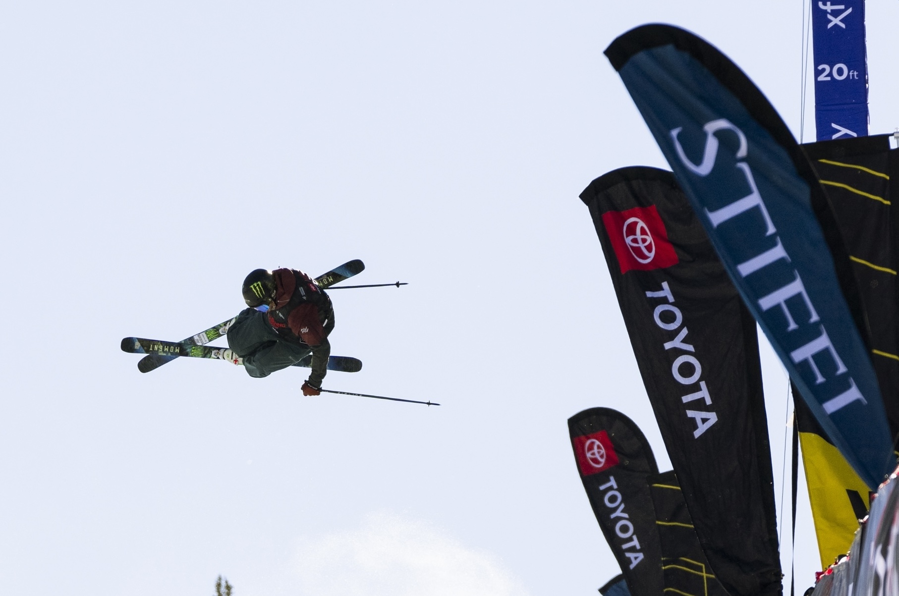 Freeski hero