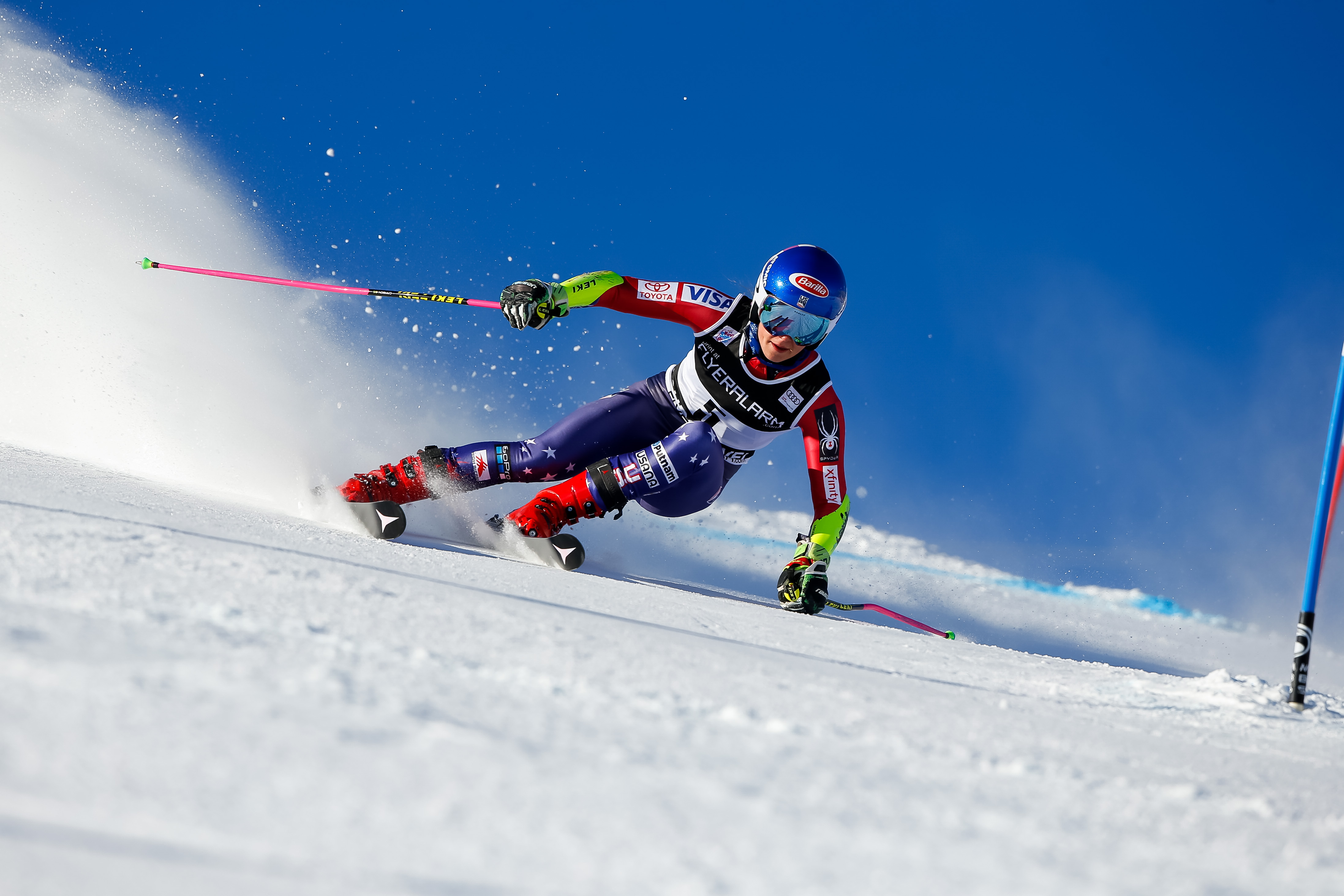 Skiing pictures. Микаэла Шиффрин горные лыжи. Лыжный спорт слалом. Шиффрин горнолыжница. Слалом (горнолыжный спорт).