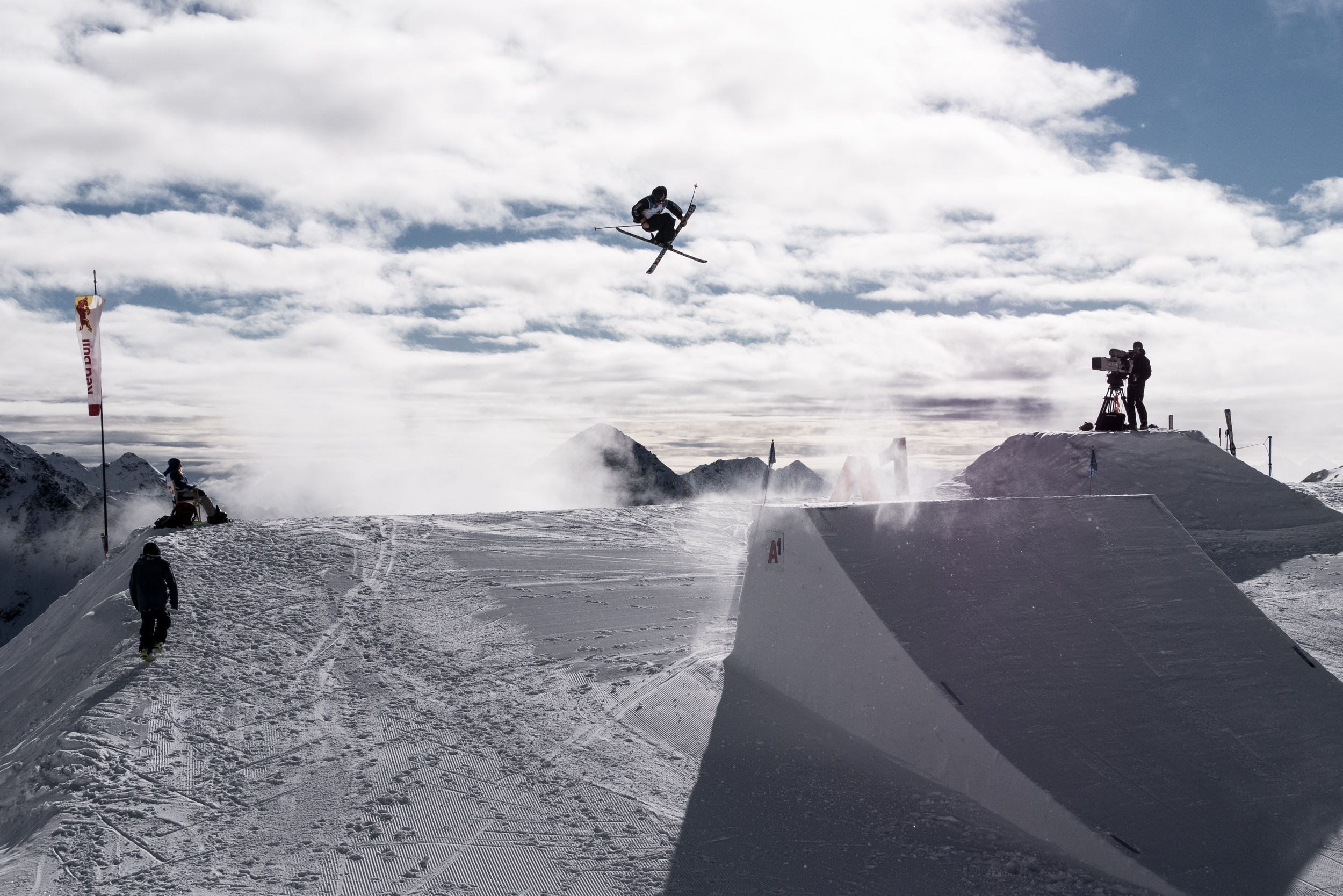Freeski training in Stubai, Austria. (Mateusz Kielpinski/FIS Freestyle) athlete mid air in Austria