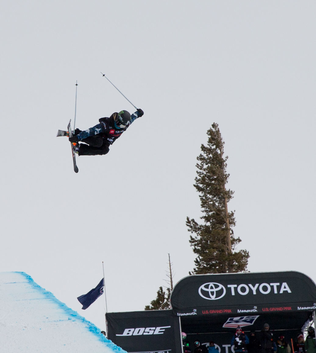 Brita Sigourney at the 2019 Toyota U.S. Grand Prix halfpipe qualifications at Mammoth Mountain Ski Area. (U.S. Ski & Snowboard - Sarah Brunson) Brita Sigourney at Mammoth