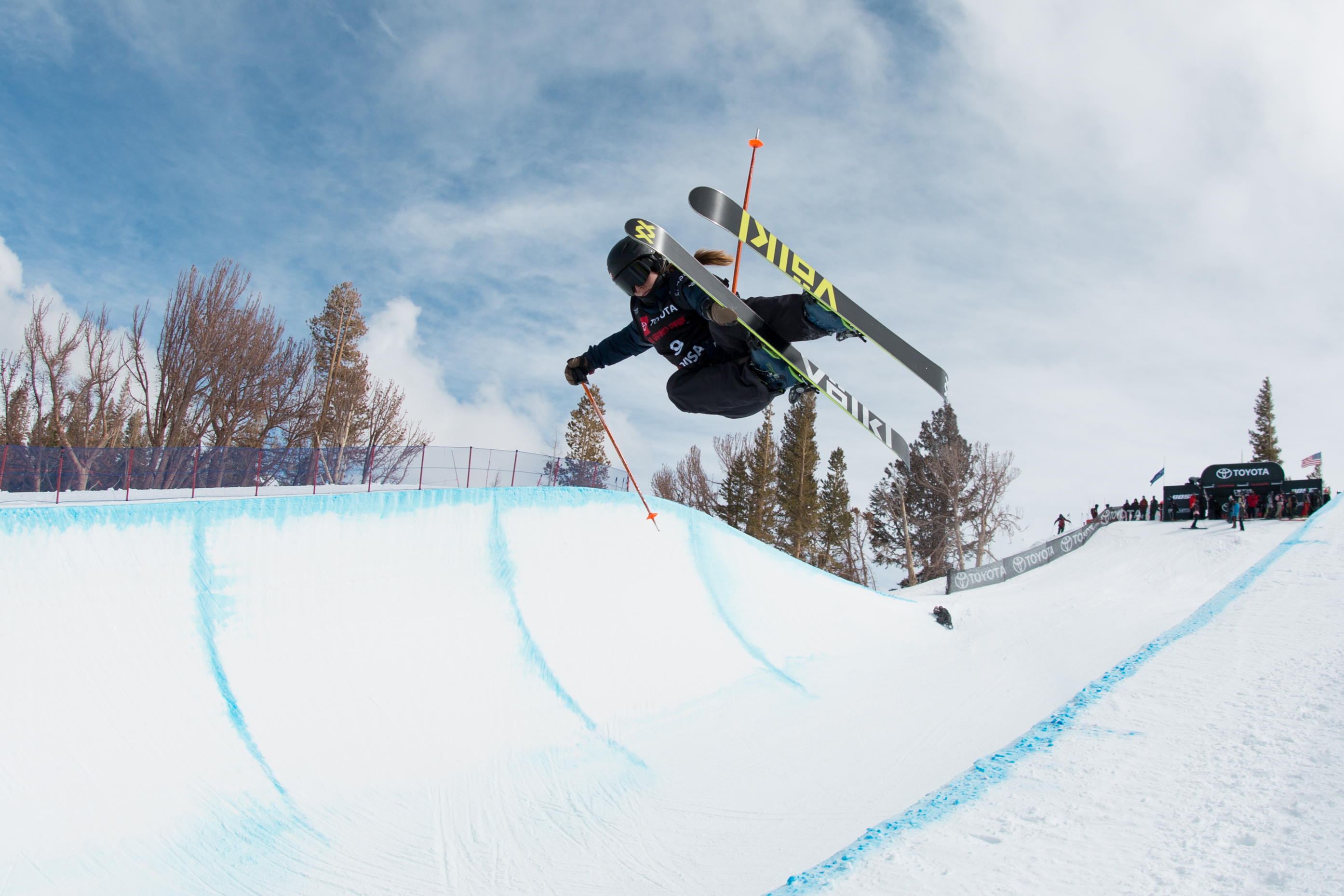 Maddie Bowman at the 2019 Toyota U.S. Grand Prix halfpipe qualifications at Mammoth Mountain Ski Area. (U.S. Ski & Snowboard - Sarah Brunson) Maddie Bowman at Mammoth