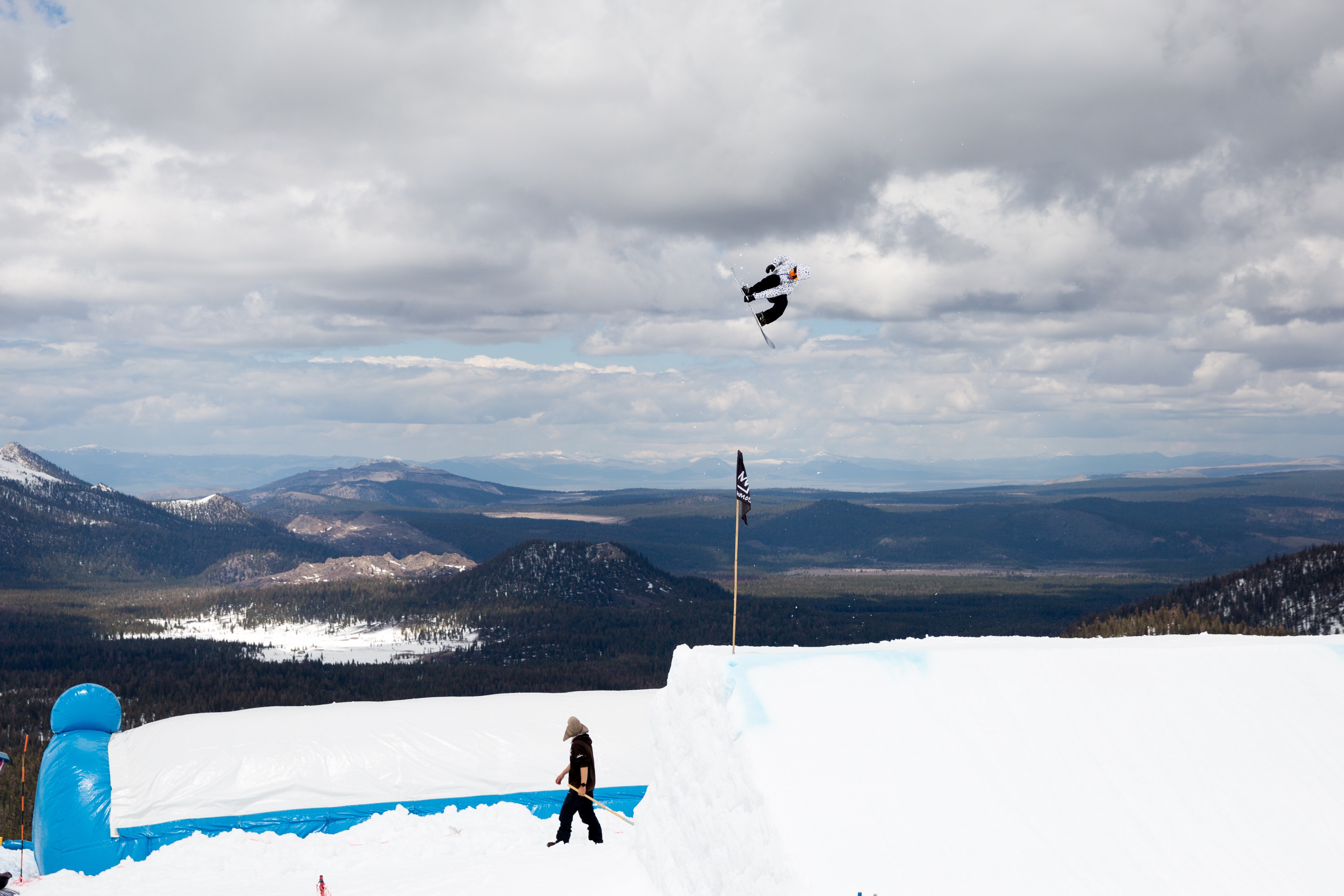 Lyon Farrell sending it into the airbag at Mammoth's Unbound Terrain Park. (U.S. Ski & Snowboard - Sarah Brunson) Lyon Farrell