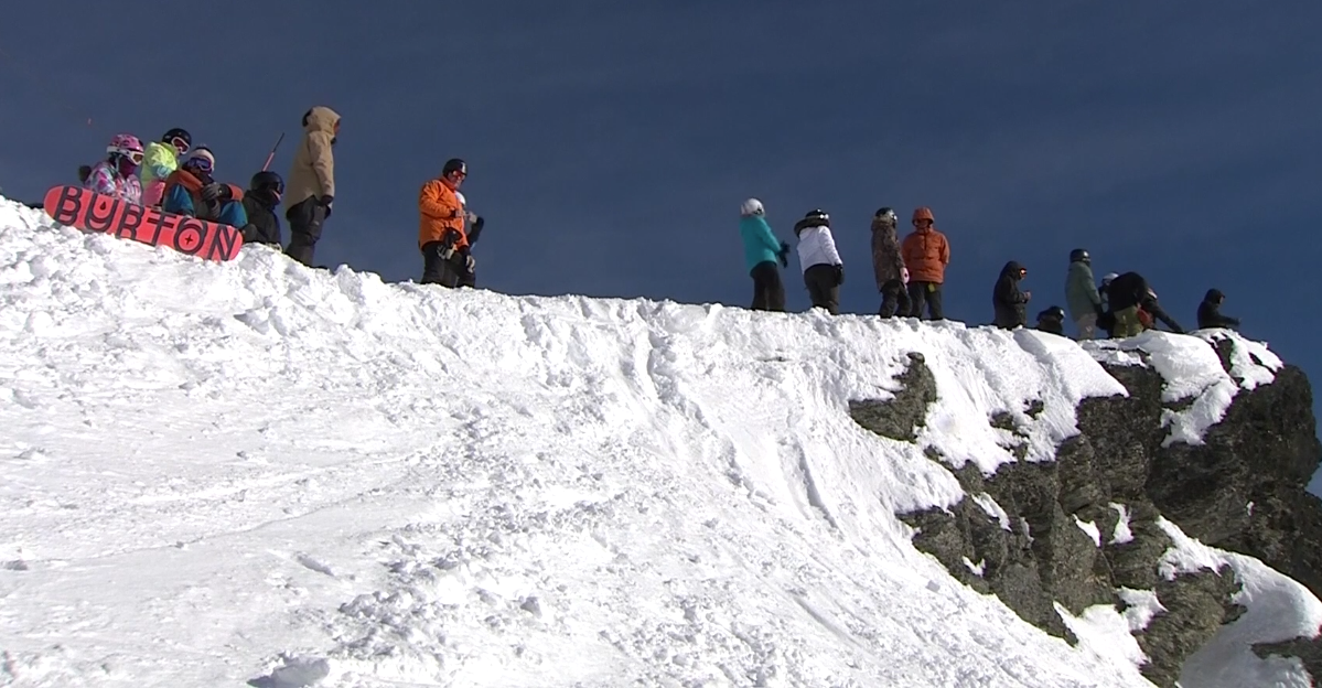 Great crowd watching the Winter Games NZ FIS Snowboard big air World Cup in Cardrona, New Zealand. (Olympic Channel) Crowd nZ