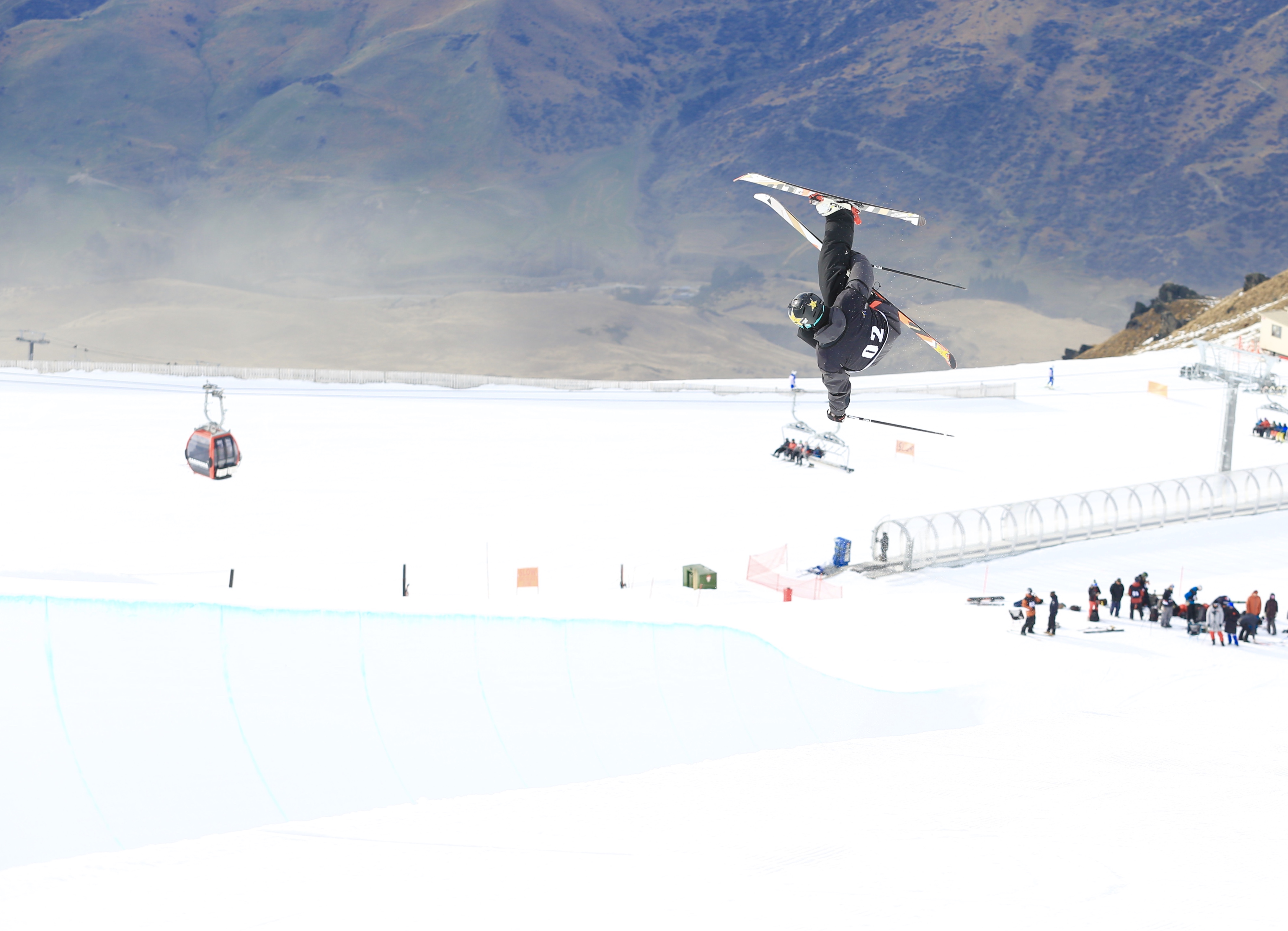Aaron Blunck training at the Winter Games NZ World Cup halfpipe at Cardrona Alpine Resort. (FIS Freestyle - Chad Buchholz) Blunck in Cardrona