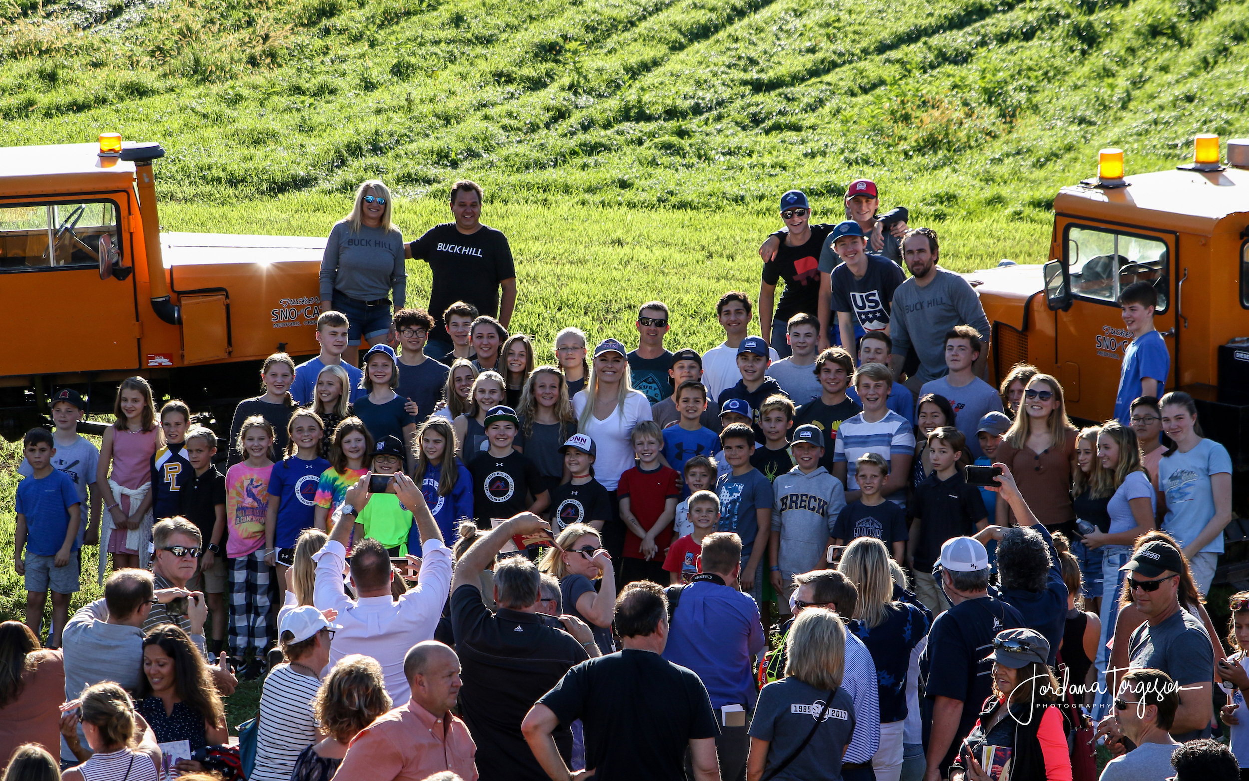 Lindsey poses with fans