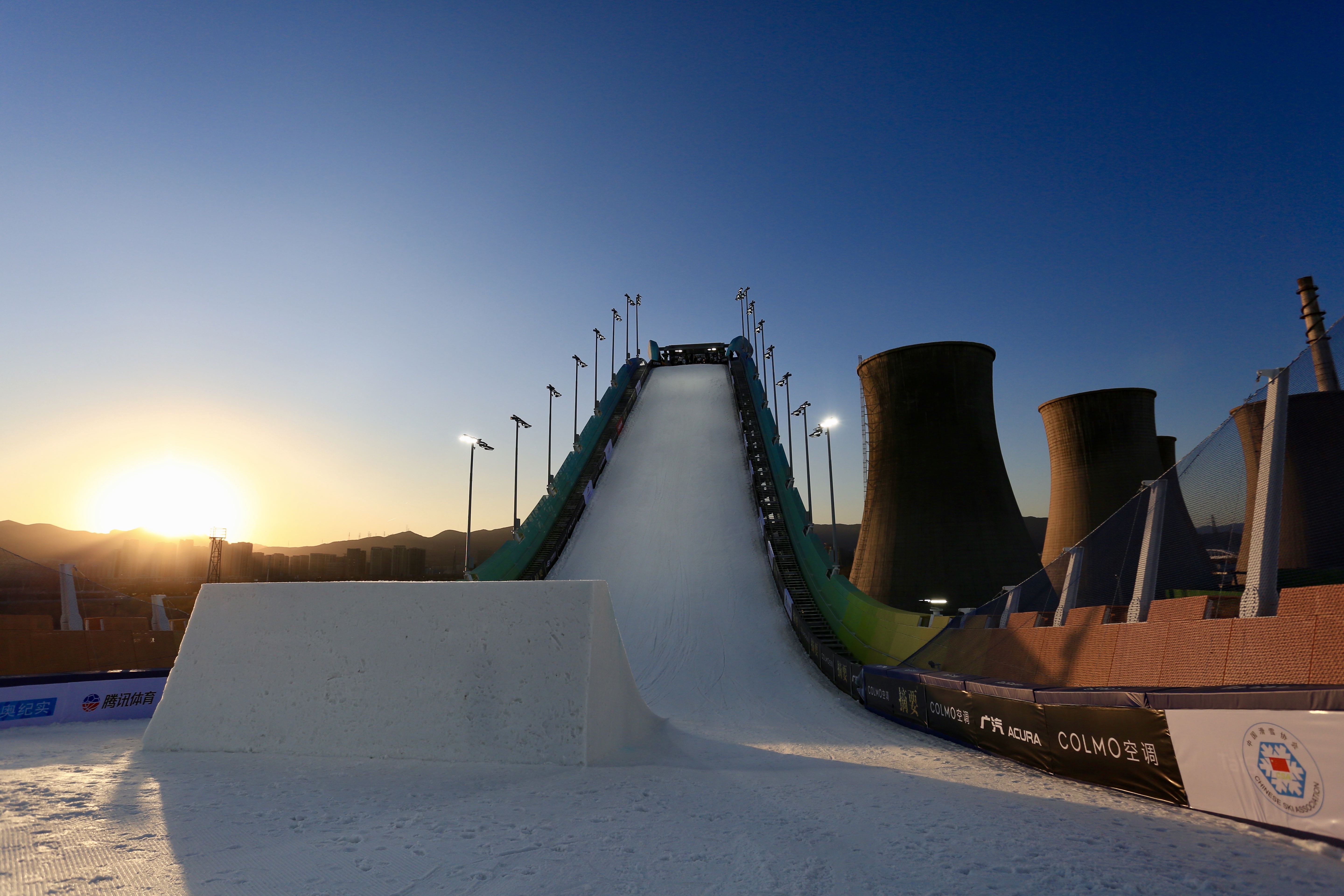 The 2019 Air + Style Beijing FIS Snowboard Big Air World Cup venue. (FIS Snowboard - Buchholz). sunset venue