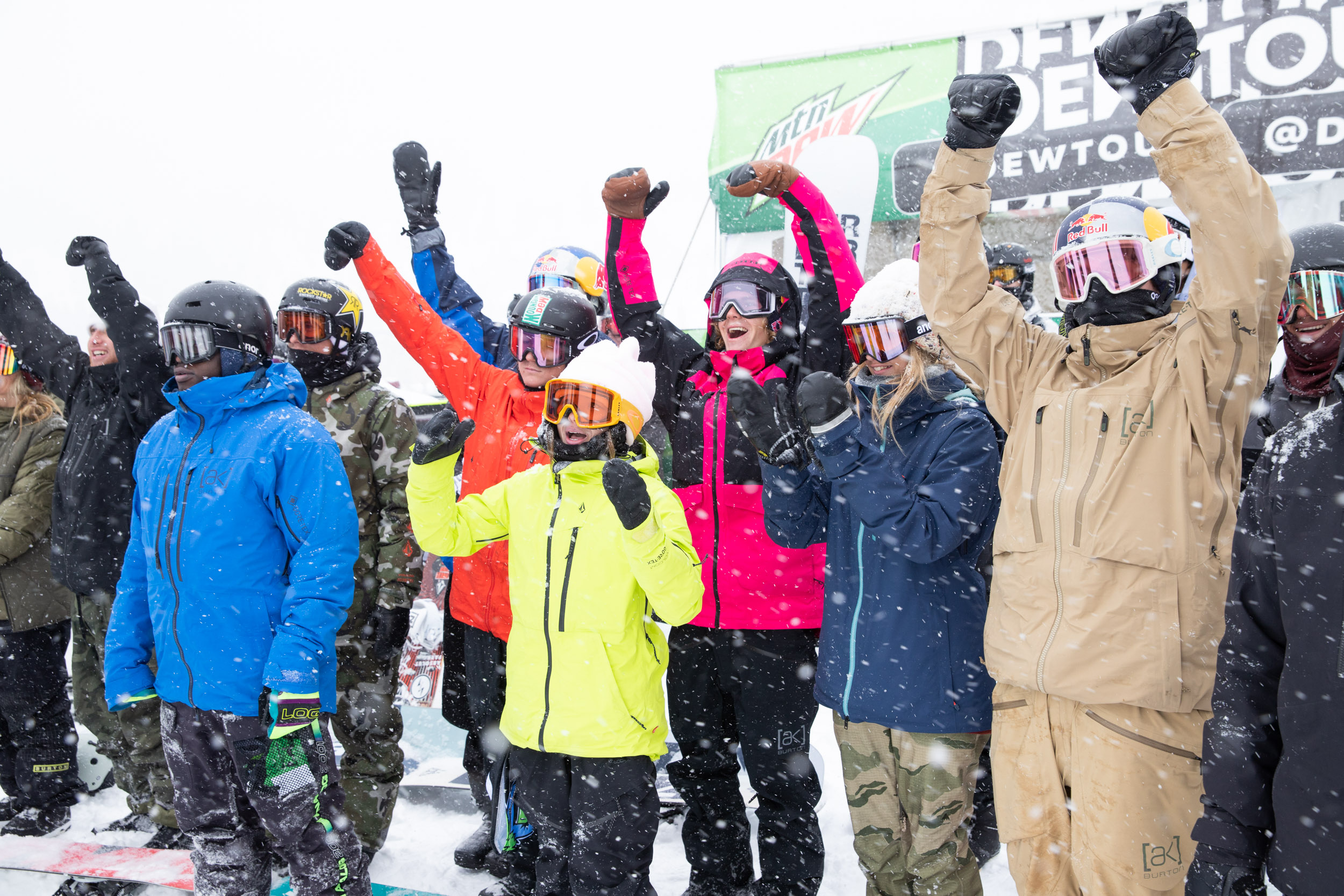 Team Burton athletes supporting their fellow rider at the top of the slopestyle course during the 2020 Dew Tour Team Challenge. (Dew Tour - Yoshida)  Dew Tour Support