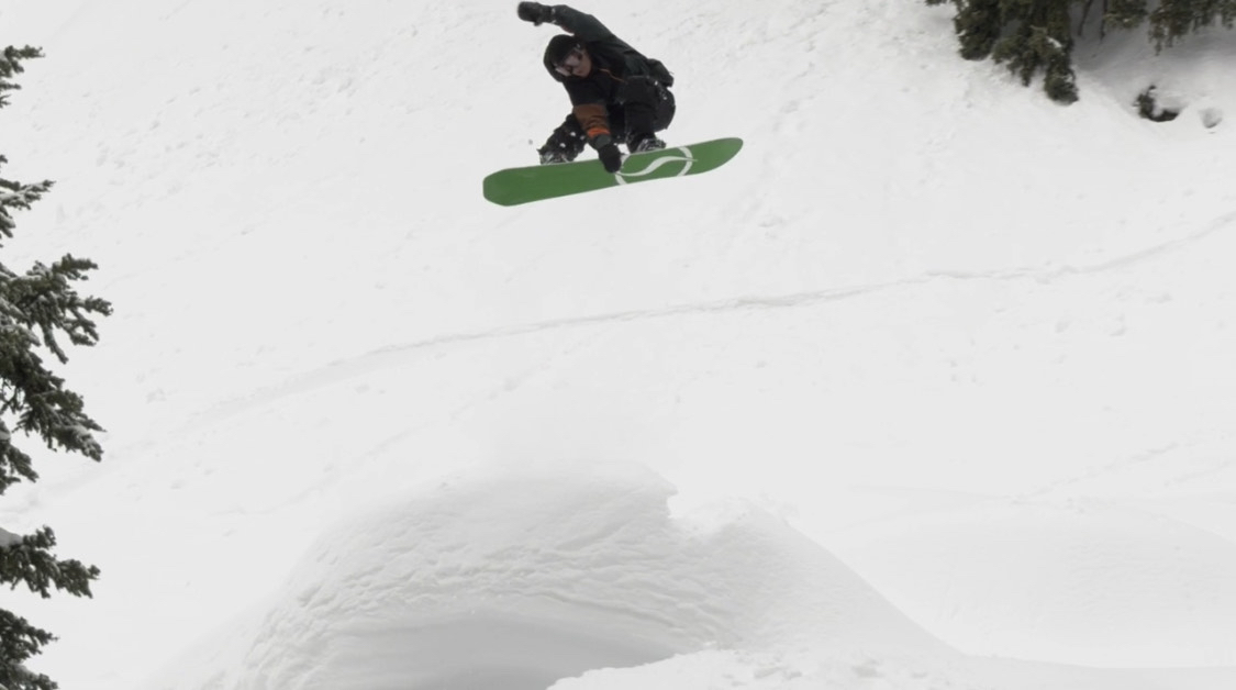 Chase Blackwell airborne in Teal. 