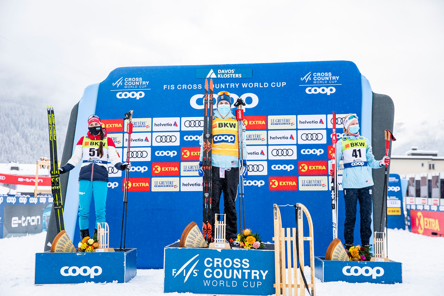 WOMEN'S PODIUM