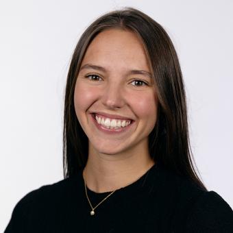 Tess Johnson headshot image