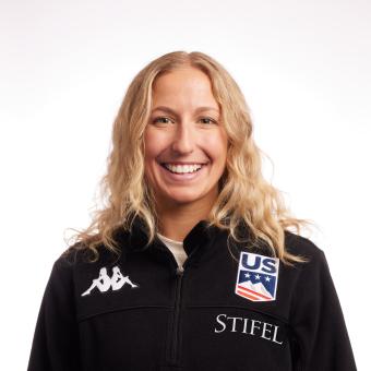 Winter Vinecki headshot image