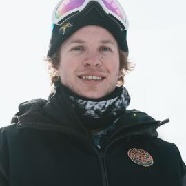 Aaron Blunck headshot image