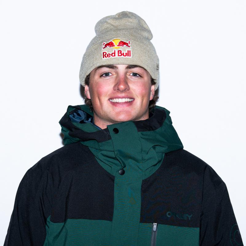 Hunter Henderson headshot image