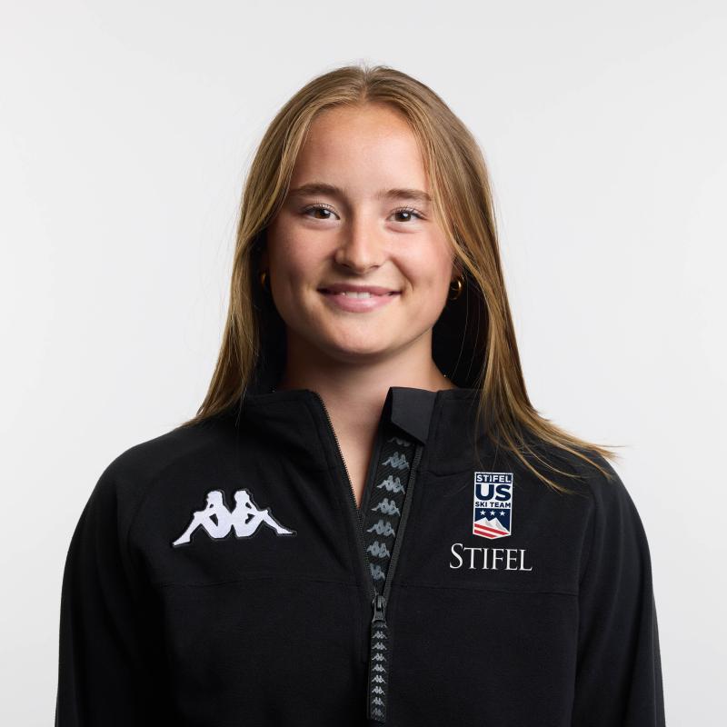 Annika Hunt headshot image