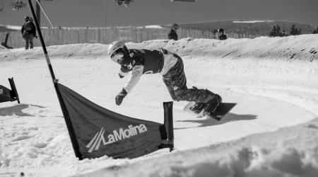 Mike Minor competes in the dual banked slalom team event at the 2023 Para Snowboard World Championships in La Molina, Spain