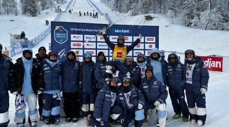 The Stifel U.S. Freestyle Team moguls athletes holding Jaelin Kauf after her win in Idre Fjäll, Sweden