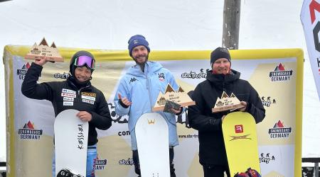 Noah Elliott stands atop the podium in Grasgehren, Germany