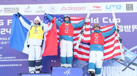 Jaelin Kauf and Olivia Giaccio on the podium in Beidahu