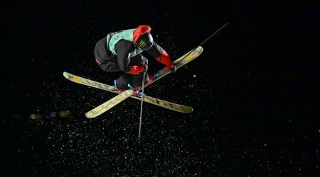 Troy Podmilsak grabbing mute during Big Air finals